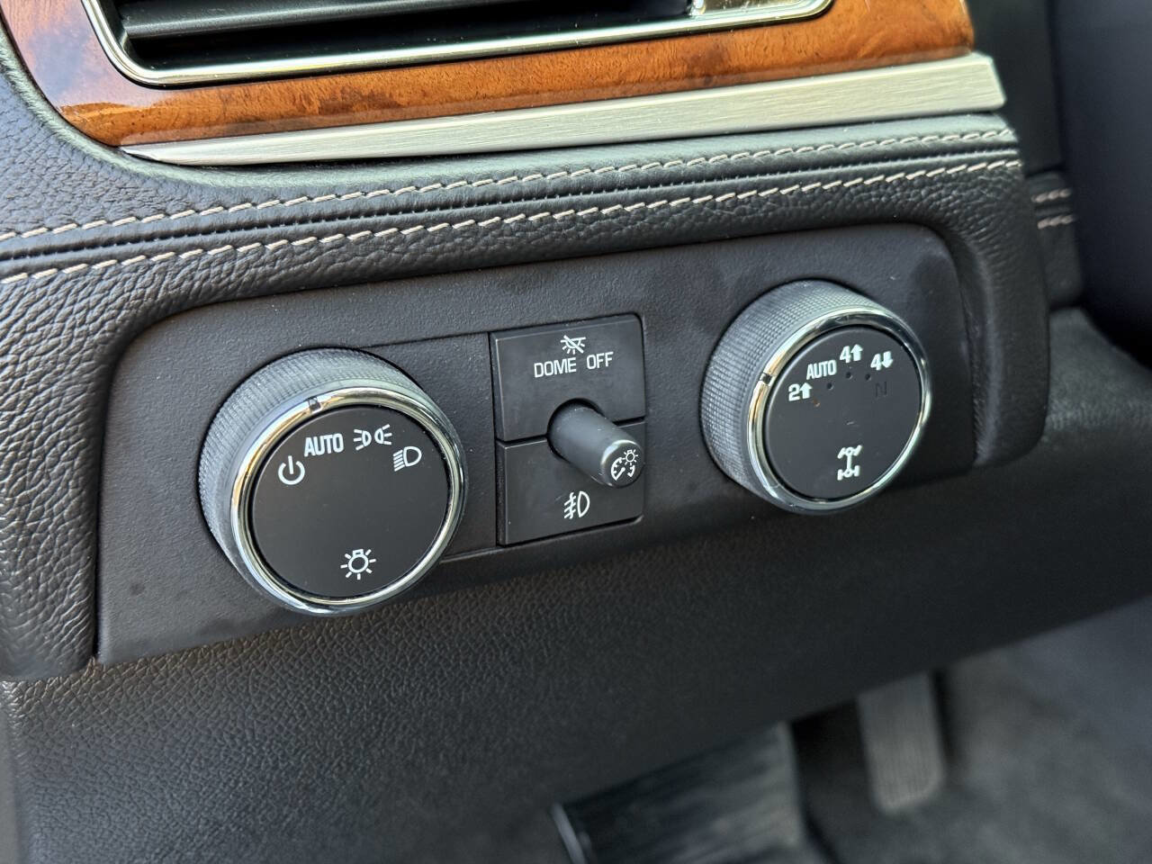 Used 2012 Cadillac Escalade Platinum image 24