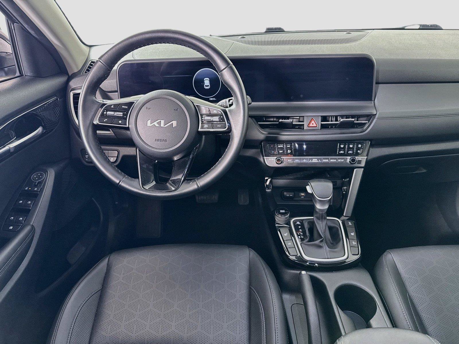 Used 2024 Kia Seltos EX AWD/4WD image 2