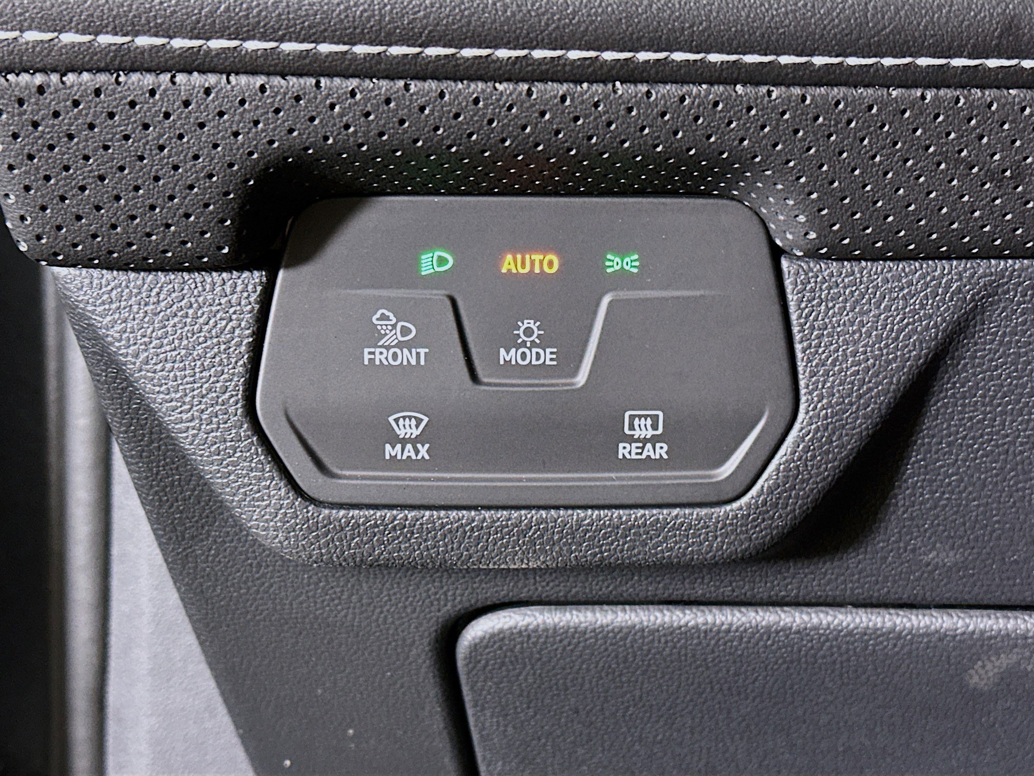 Used 2024 Volkswagen Atlas SE w/ Black Wheel Package FWD image 19