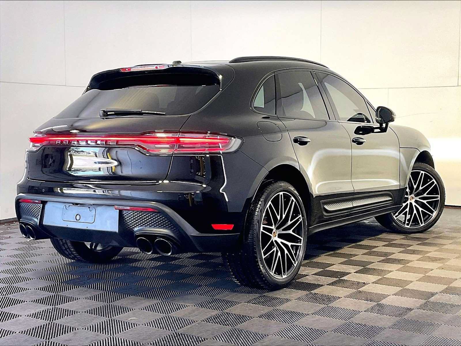 Certified 2024 Porsche Macan S AWD/4WD image 7