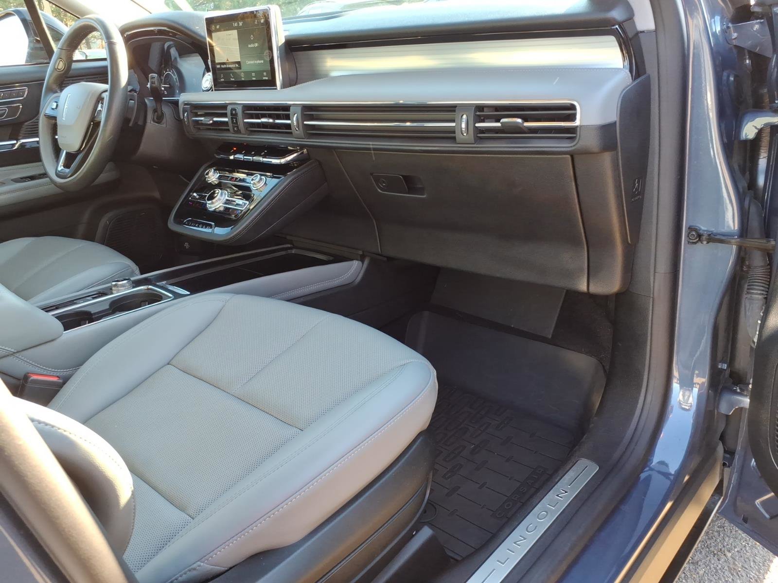 Used 2022 Lincoln Corsair AWD w/ Premium Package image 10