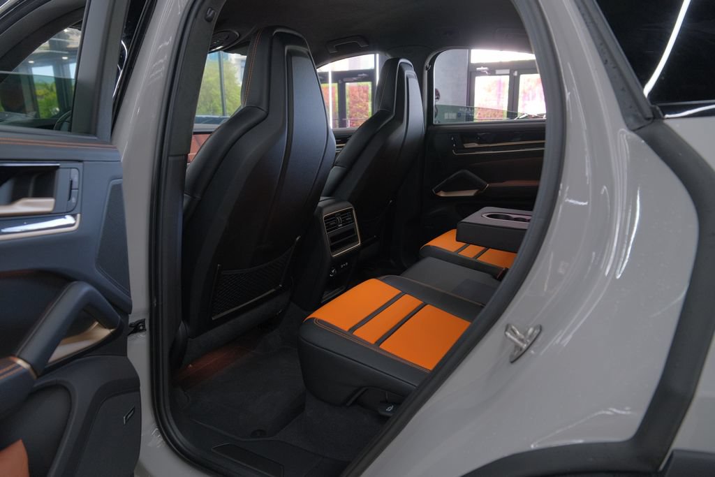 Used 2026 Porsche Cayenne Turbo GT AWD/4WD image 39