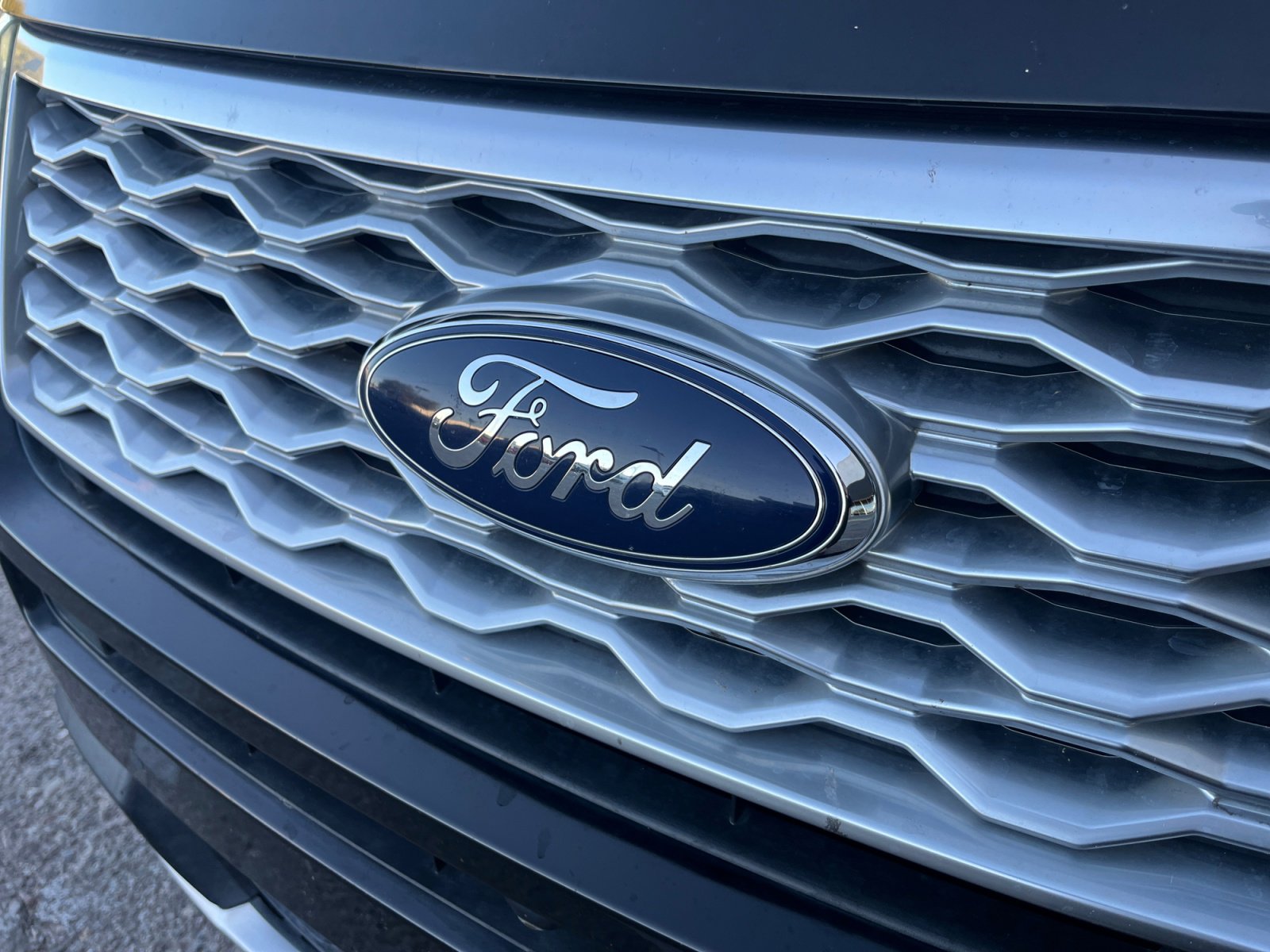 Used 2016 Ford Explorer Platinum image 23