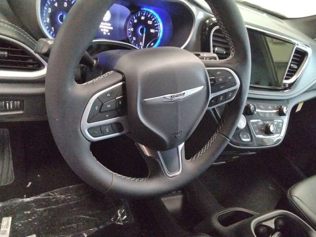 New 2026 Chrysler Pacifica Select AWD/4WD image 26