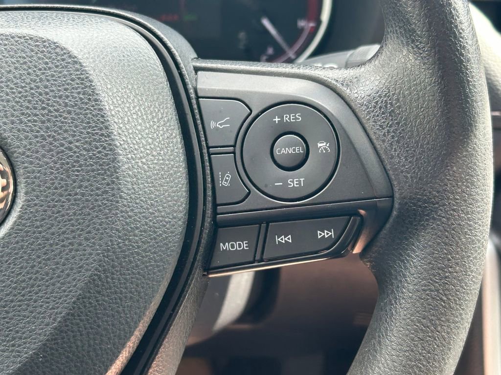 Certified 2025 Toyota RAV4 XLE FWD image 35