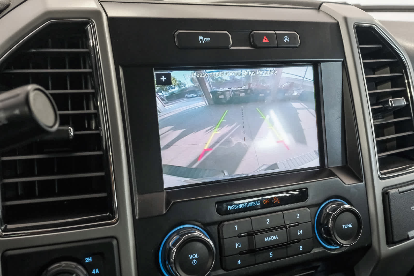 Used 2018 Ford F150 Lariat w/ Heavy-Duty Payload Package AWD/4WD image 26