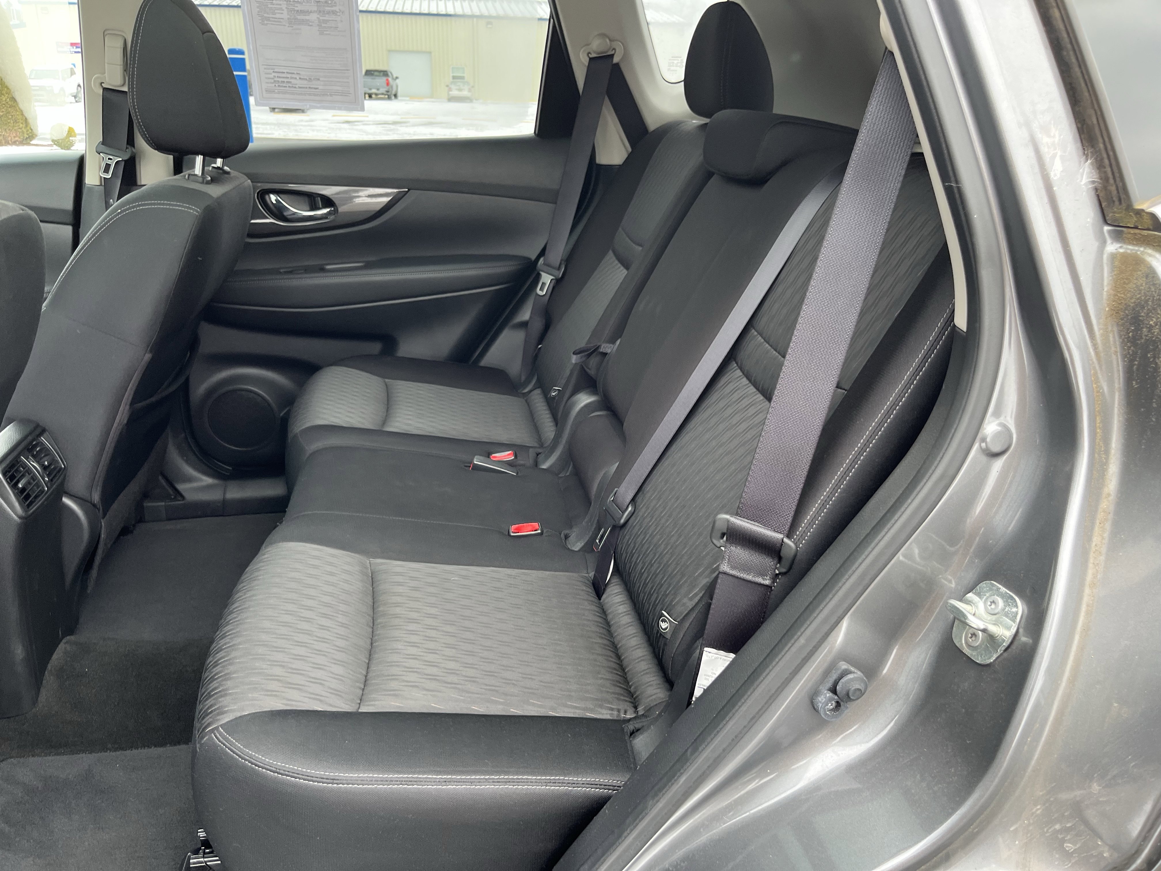 Used 2017 Nissan Rogue SV w/ Sun & Sound Touring Package image 15