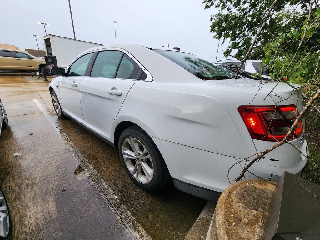 Used 2016 Ford Taurus SE FWD image 7
