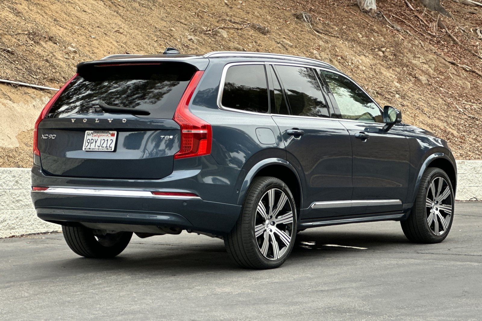 Used 2025 Volvo XC90 T8 Plus AWD/4WD image 4
