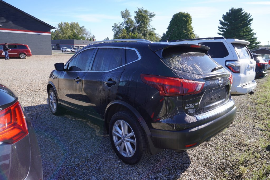 Used 2017 Nissan Rogue Sport SV AWD/4WD image 5