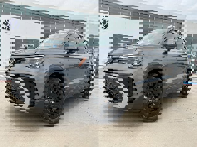 New 2025 Volkswagen Taos SE