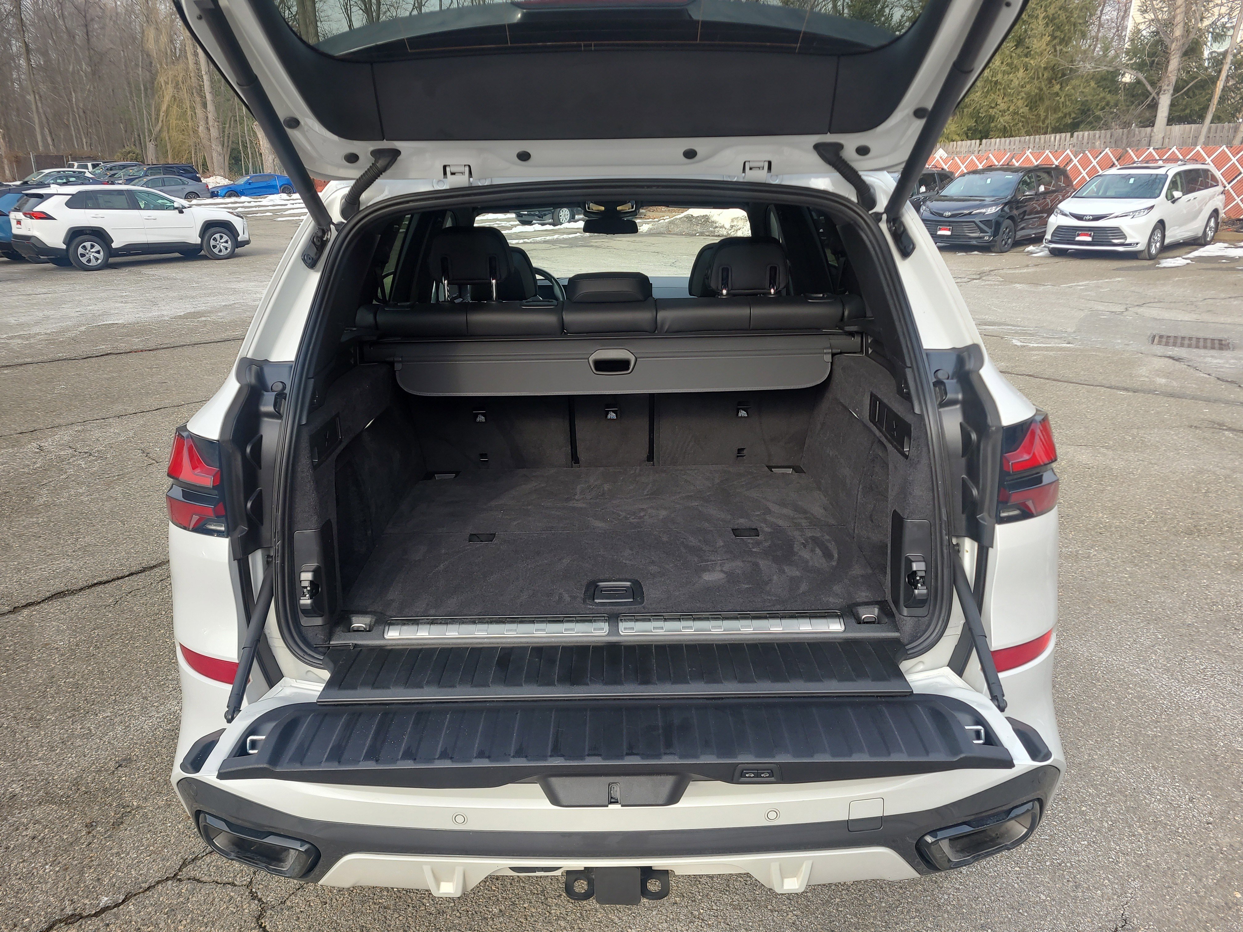 Used 2024 BMW X5 xDrive50e w/ M Sport Package image 32