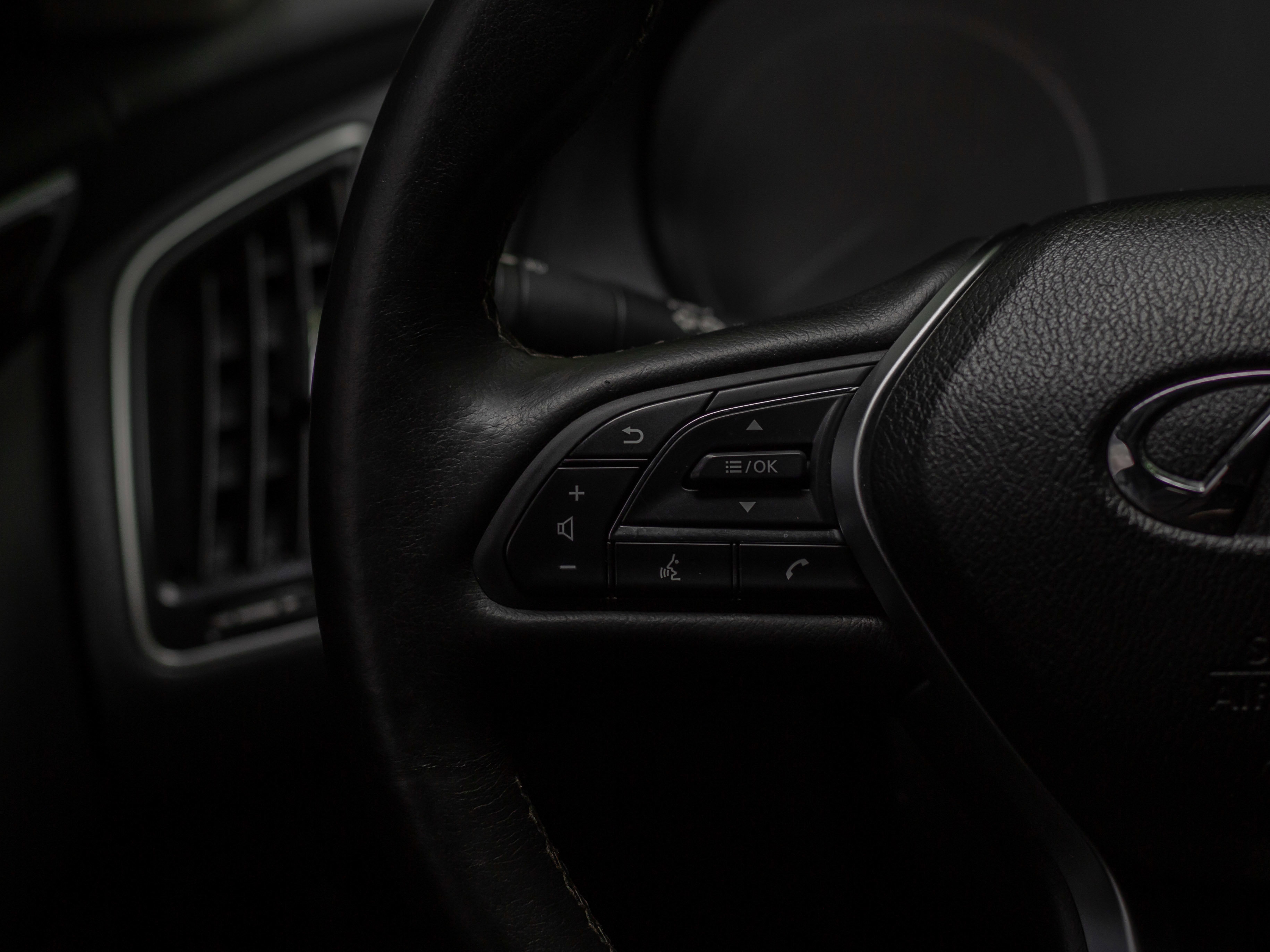 Used 2019 INFINITI Q50 Luxe w/ Essential Package (3.0T Luxe) image 7