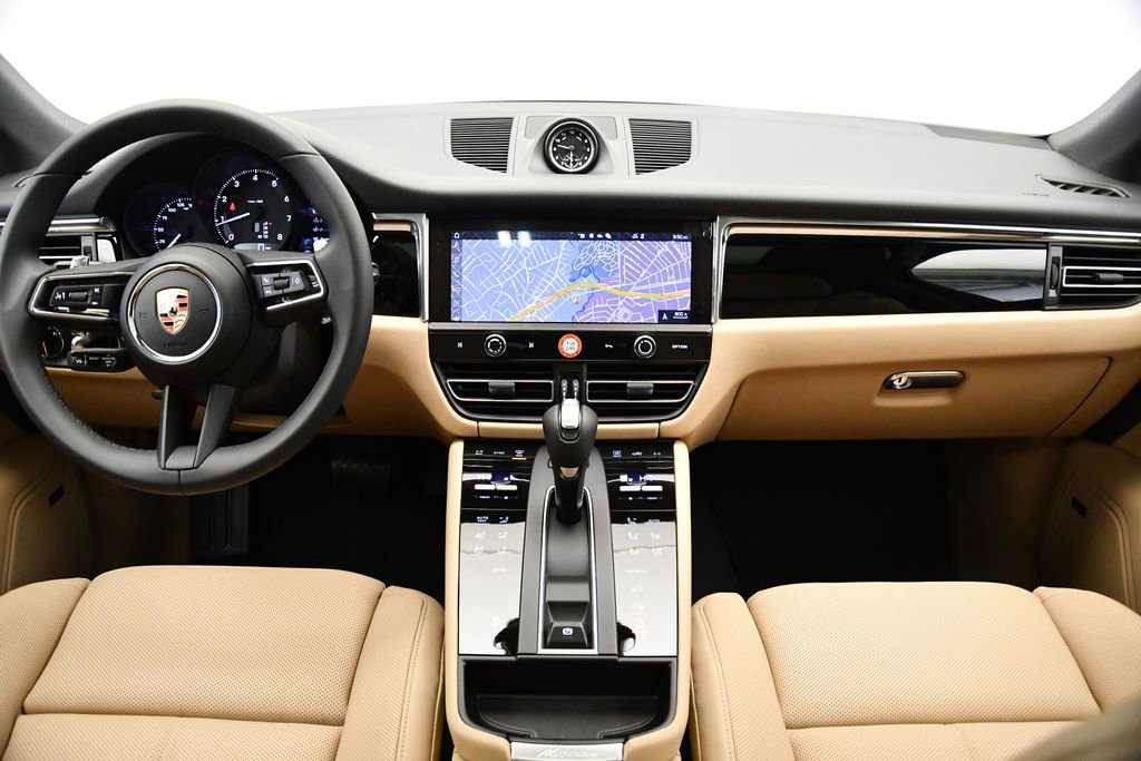 Used 2025 Porsche Macan image 20