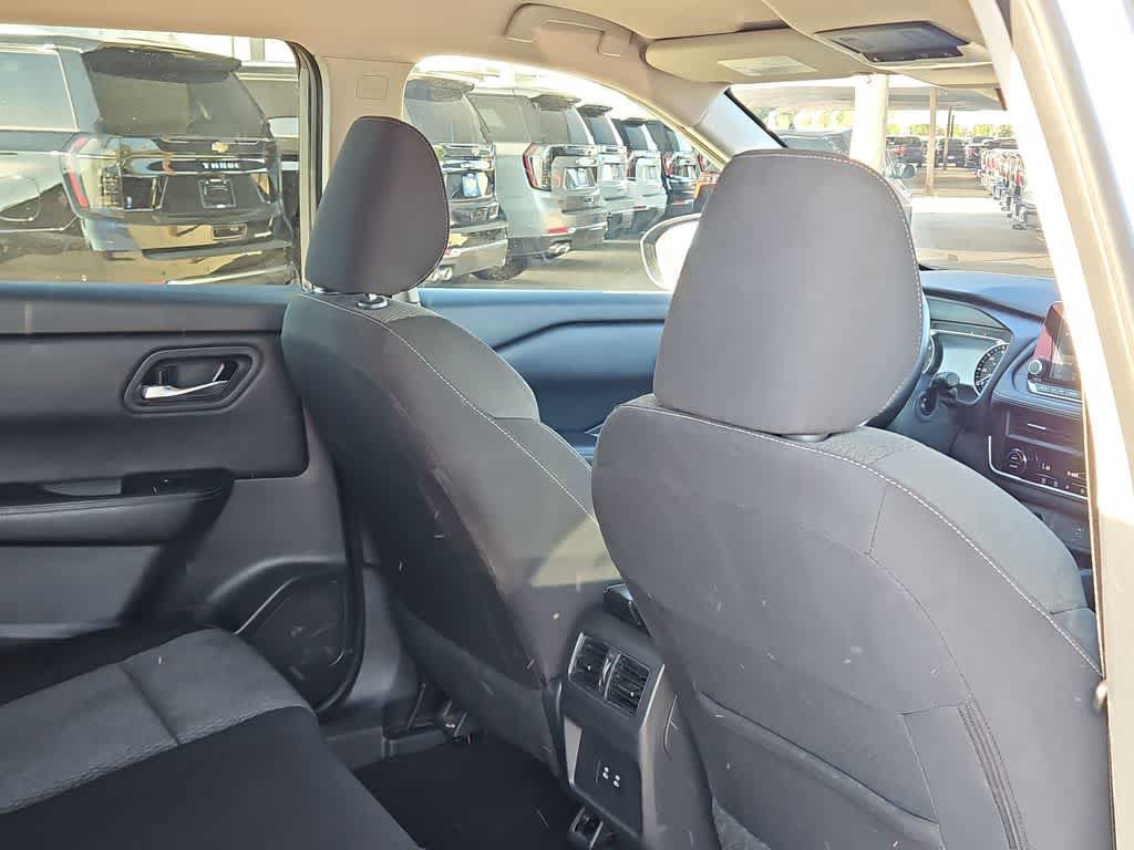 Used 2025 Nissan Rogue SV FWD image 17