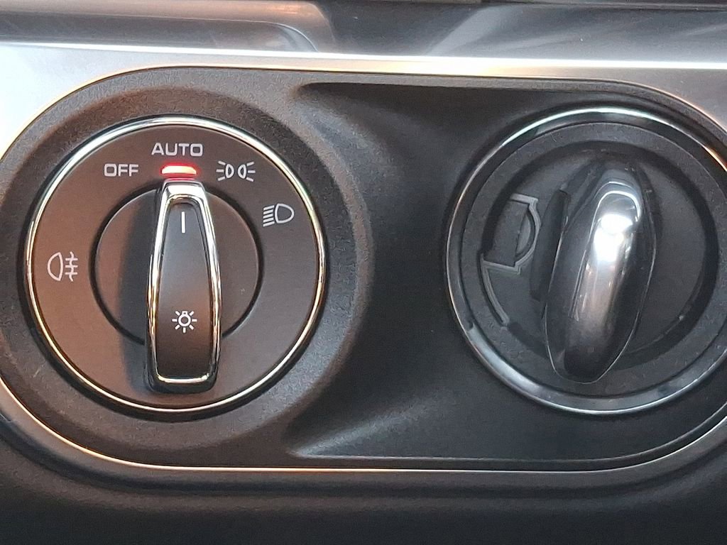 Used 2015 Porsche 911 Carrera 4 image 24