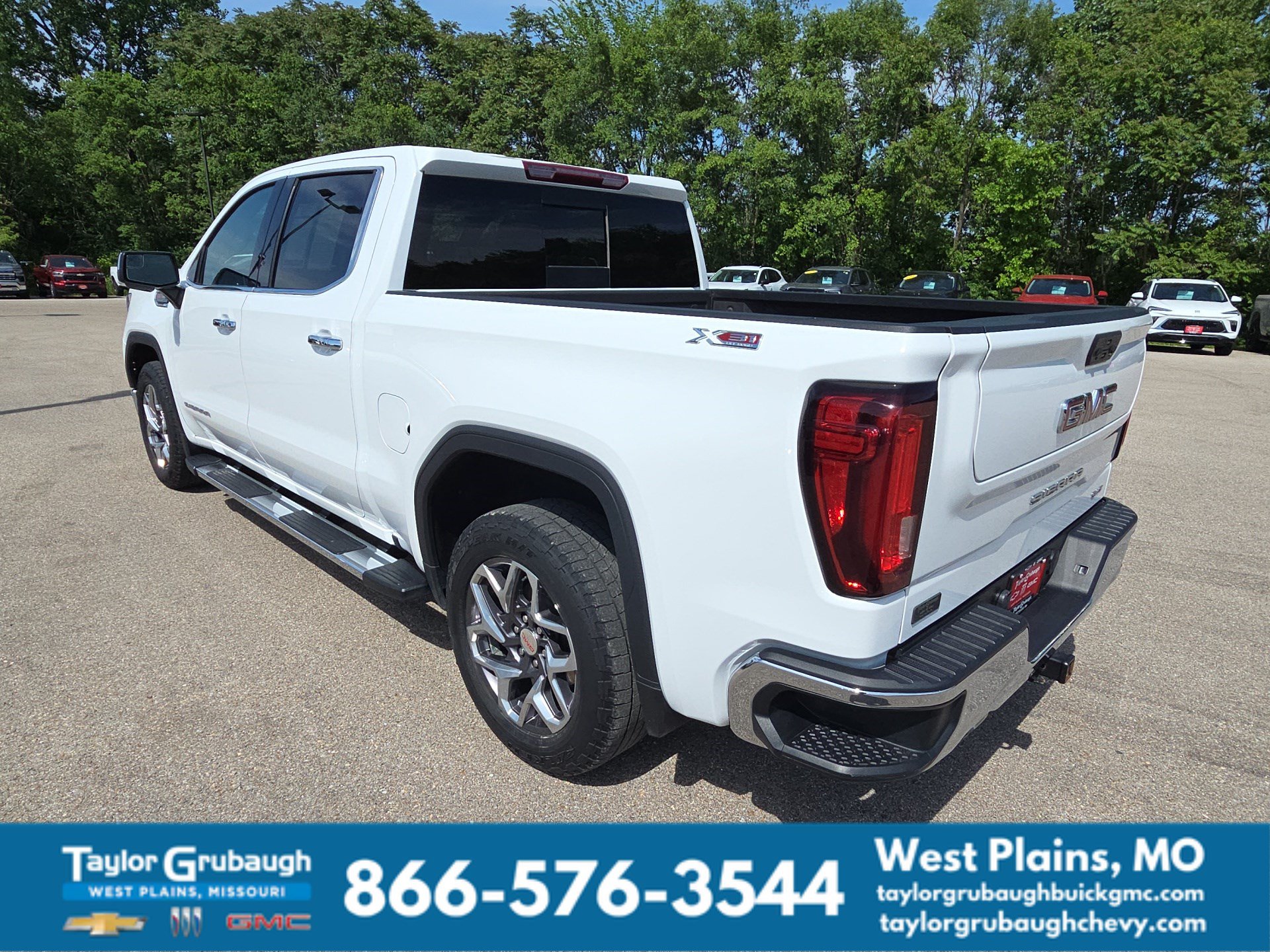 Used 2023 GMC Sierra 1500 SLT w/ SLT Premium Package AWD/4WD image 6