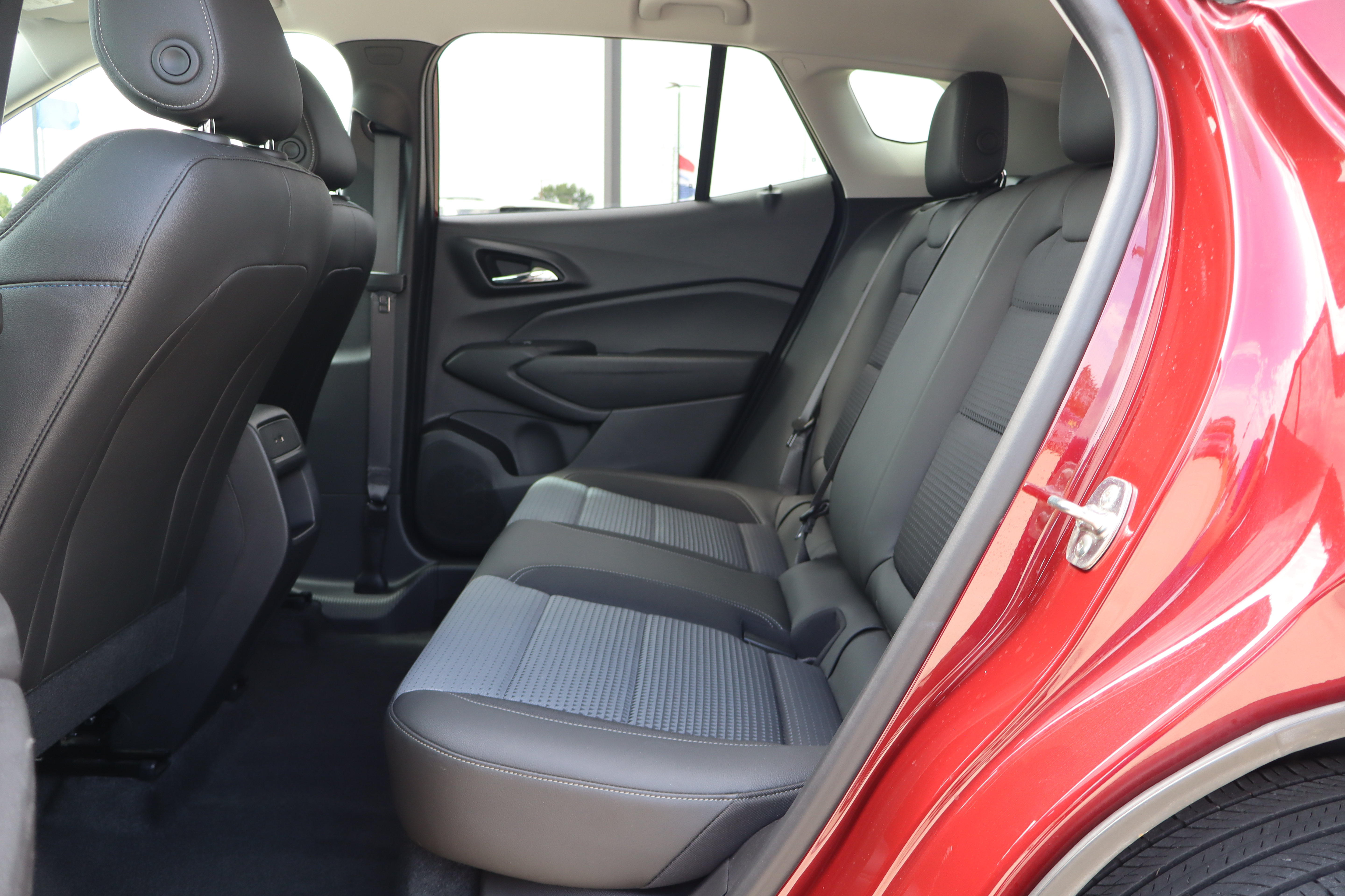 Used 2024 Chevrolet Trax LT w/ Driver Confidence Package FWD image 10