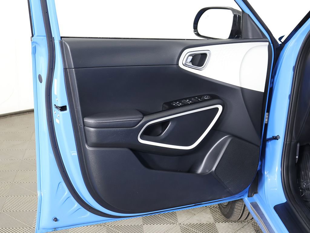 Certified 2023 Kia Soul GT-Line FWD image 22
