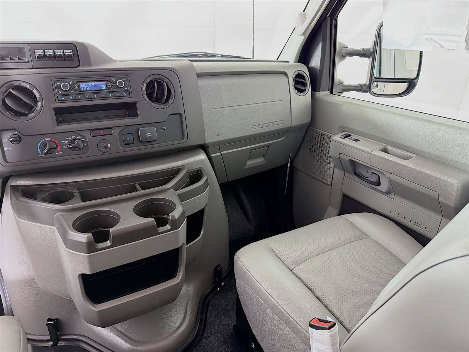 New 2027 Ford E-350 and Econoline 350 Super Duty w/ Power Equipment Group RWD image 25