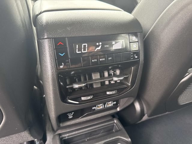Used 2023 Jeep Grand Cherokee L Limited AWD/4WD image 16