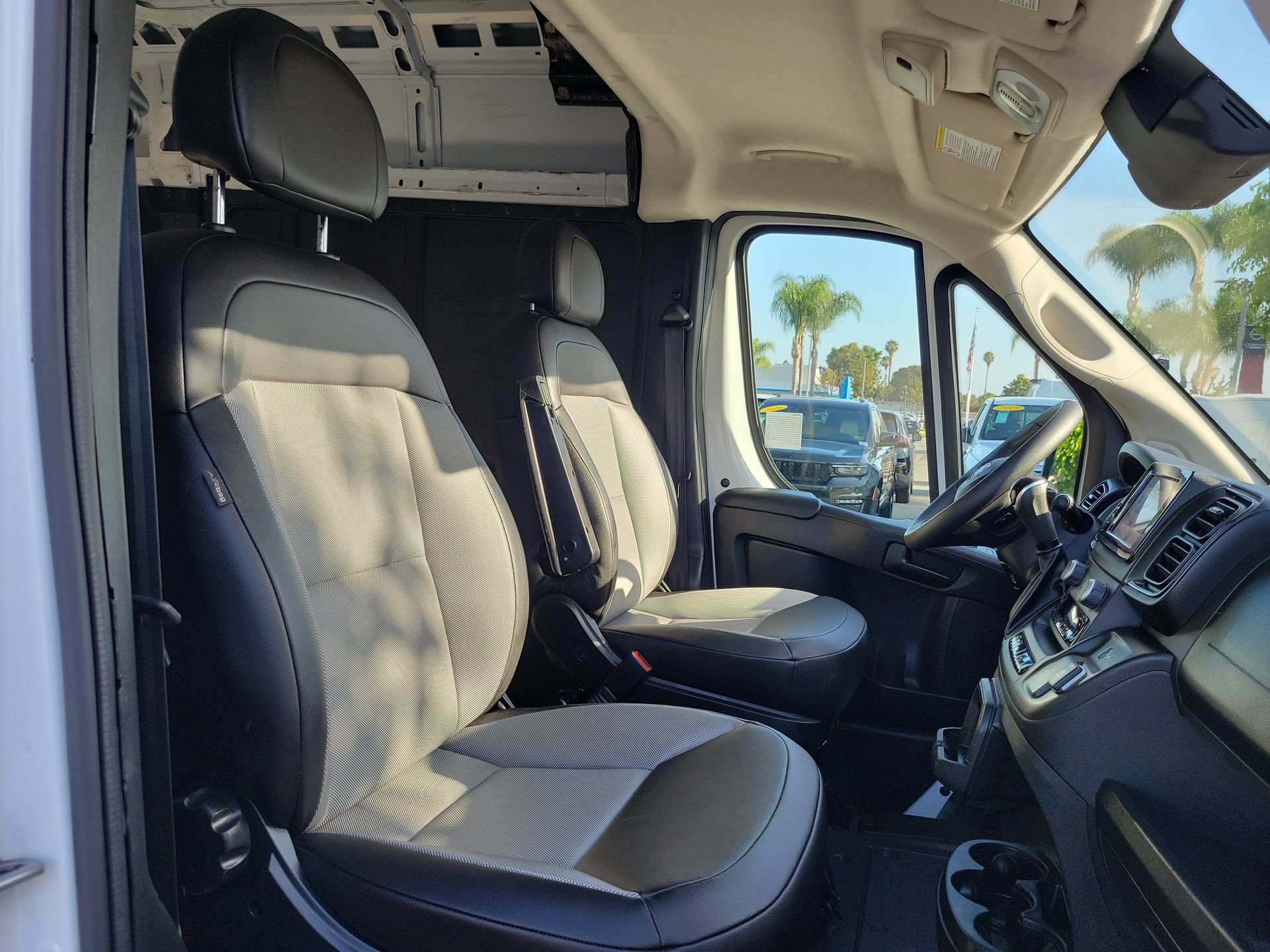 Used 2025 RAM ProMaster 3500 w/ Convenience Group FWD image 22