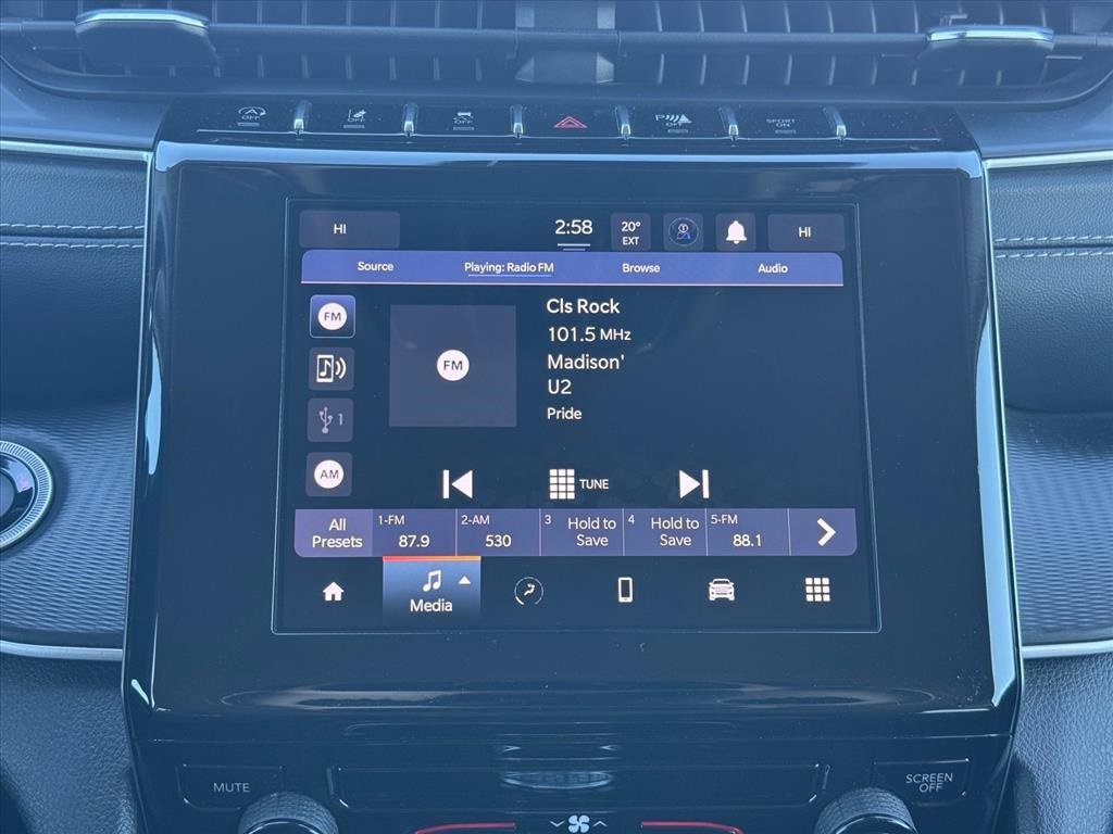 Used 2024 Jeep Grand Cherokee Laredo image 15