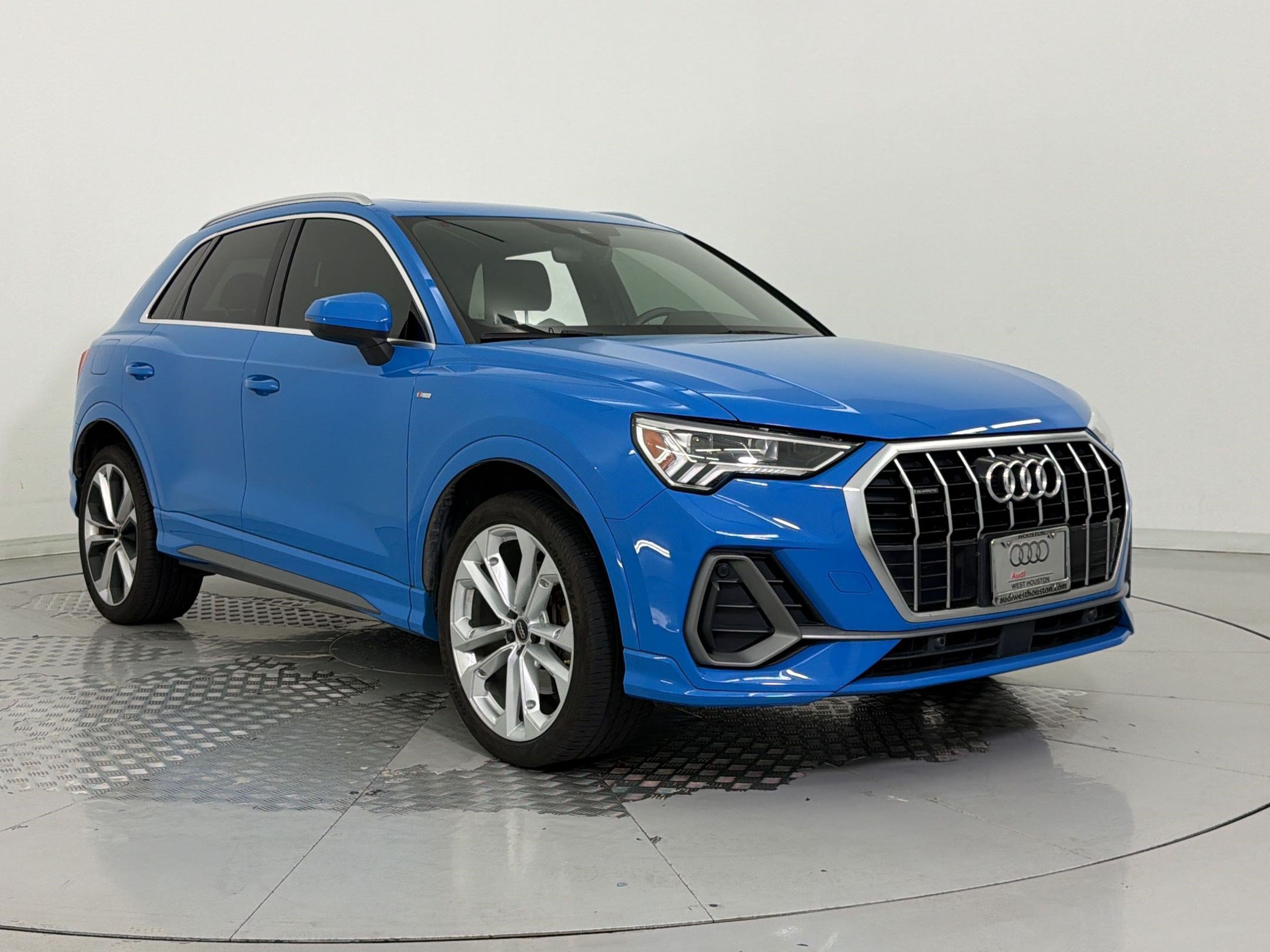 Used 2020 Audi Q3 2.0T Premium Plus w/ Premium Plus Package AWD/4WD image 7