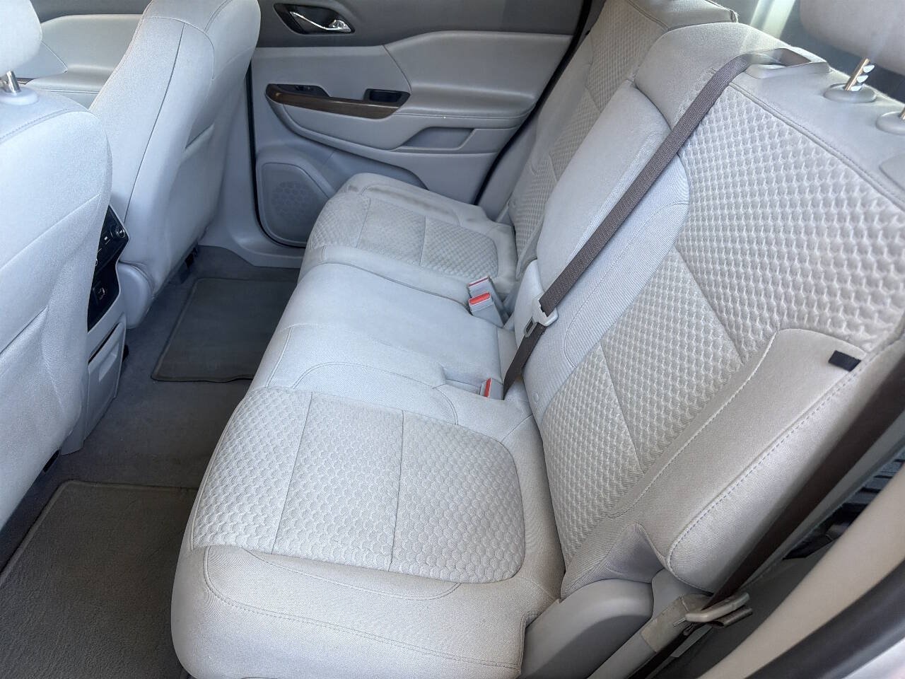 Used 2018 GMC Acadia SLE w/ LPO, Cargo Package FWD image 14