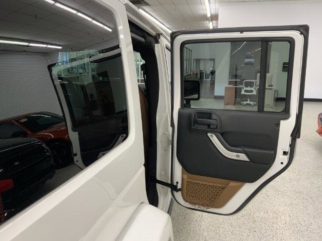Used 2017 Jeep Wrangler Unlimited Rubicon w/ Connectivity Group image 29