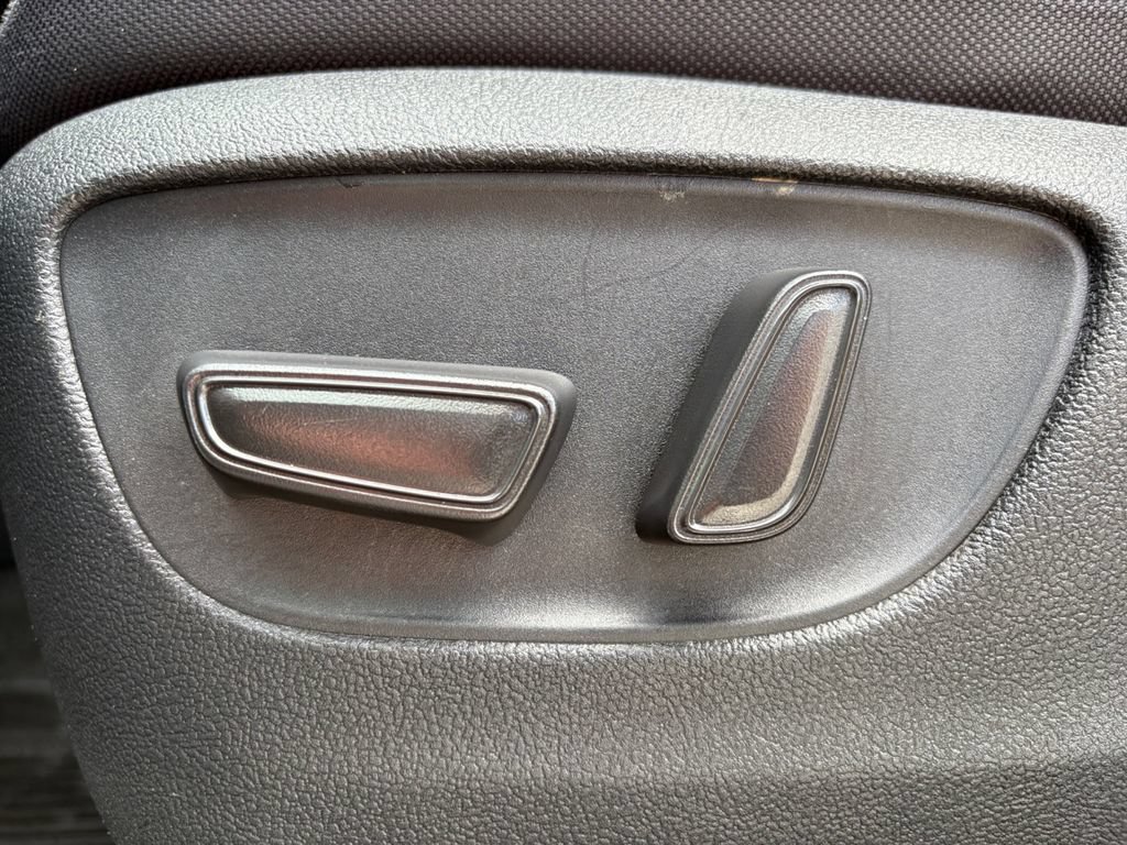 Used 2023 Toyota Highlander LE FWD image 20