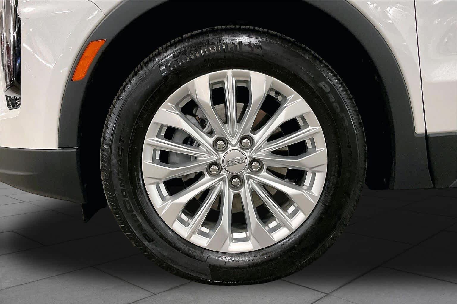 Used 2024 Cadillac XT4 Luxury w/ Cold Weather Package AWD/4WD image 11