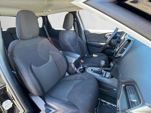 Used 2019 Jeep Cherokee Latitude w/ Popular Appearance Group FWD image 25