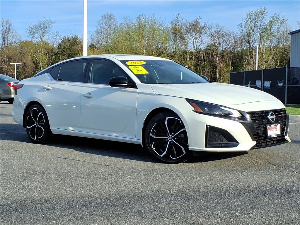 Used 2023 Nissan Altima 2.5 SR w/ SR Premium Package image 2