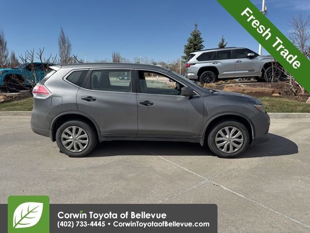 Used 2016 Nissan Rogue S image 2