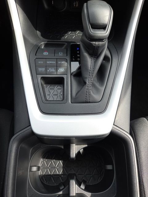 Used 2025 Toyota RAV4 LE AWD/4WD image 18