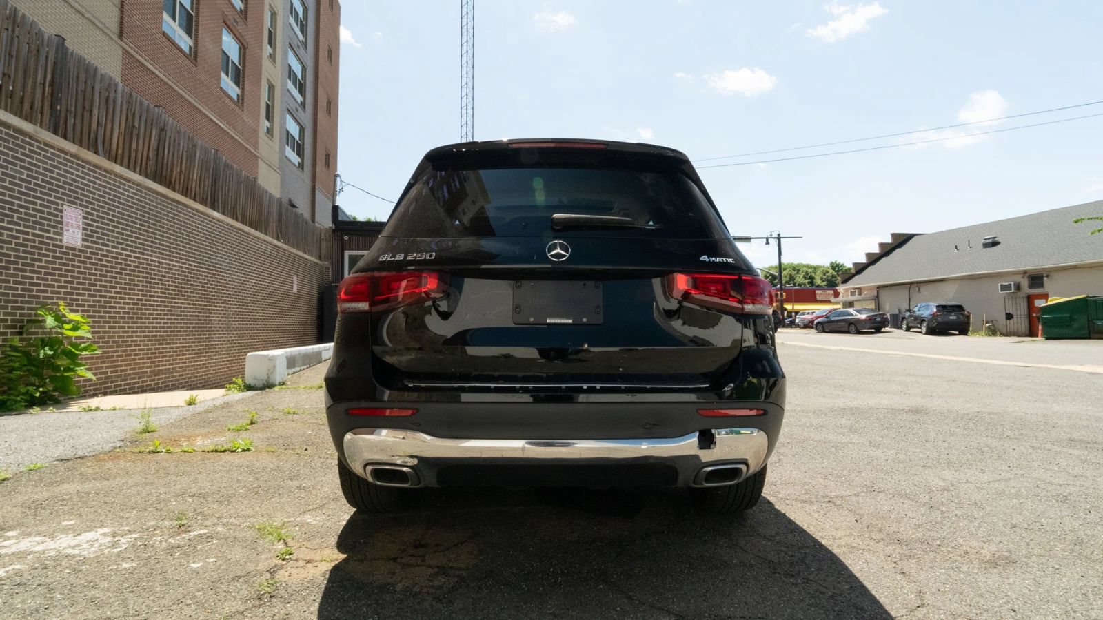 Used 2021 Mercedes-Benz GLB 250 4MATIC w/ Premium Package image 4
