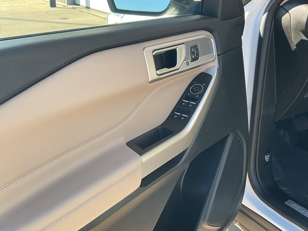 Used 2023 Ford Explorer Limited w/ Equipment Group 301A image 8