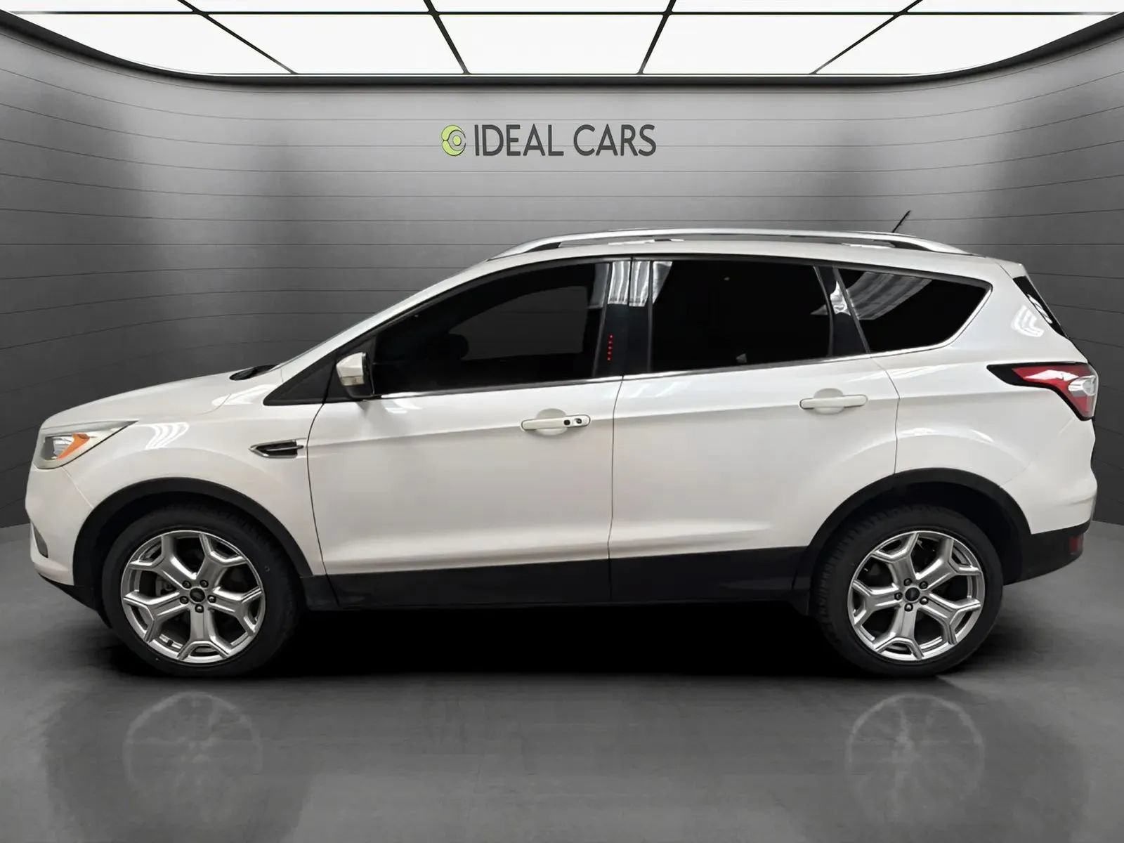 Used 2018 Ford Escape Titanium w/ Ford Safe & Smart Package AWD/4WD image 9