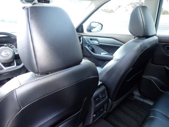 Used 2022 Nissan Rogue SL w/ SL Premium Package image 16