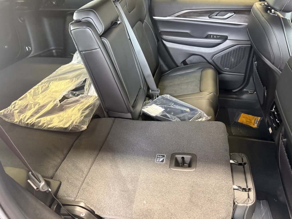 New 2026 Jeep Grand Cherokee Altitude AWD/4WD image 45