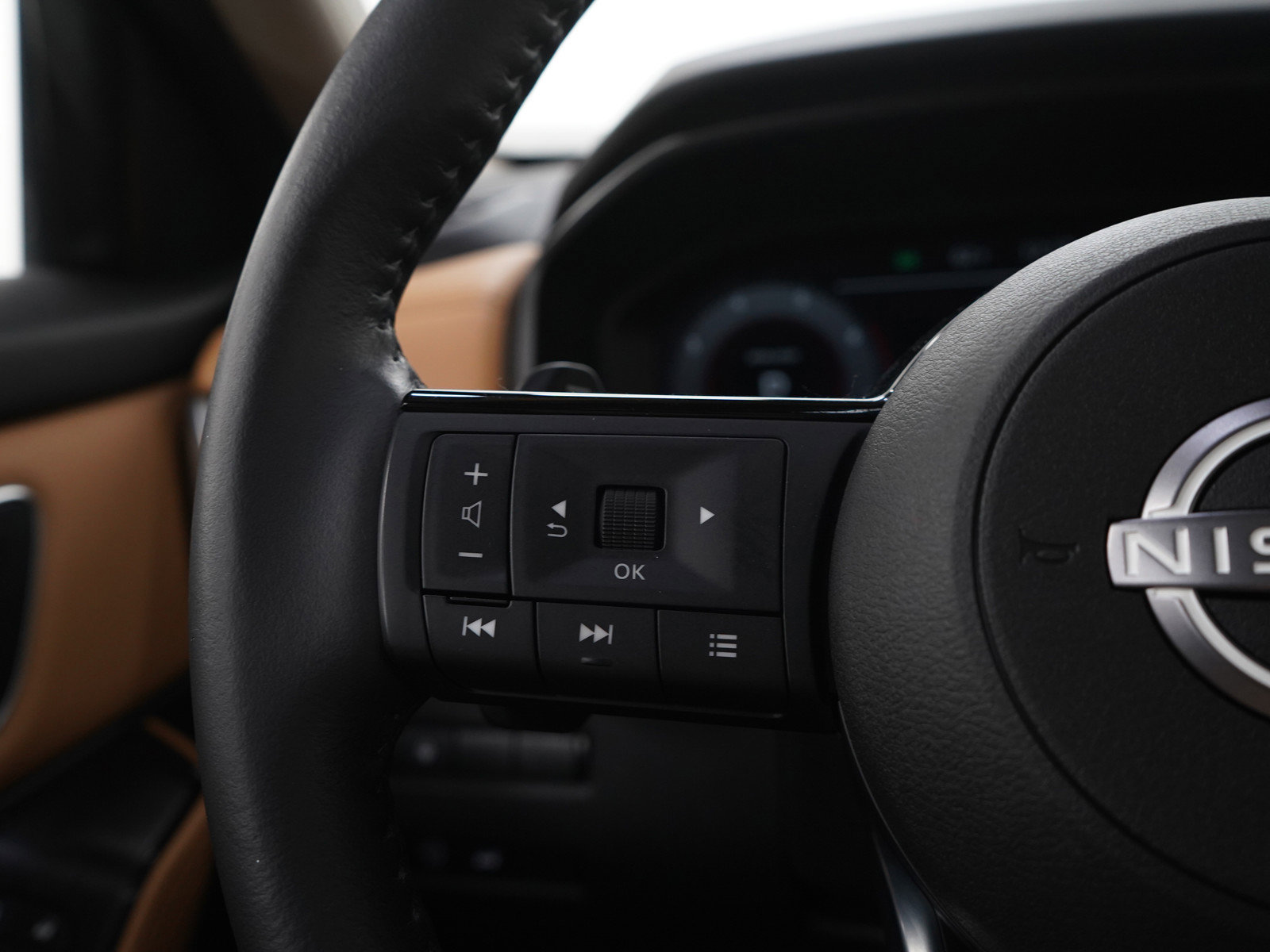 Used 2023 Nissan Rogue Platinum image 26