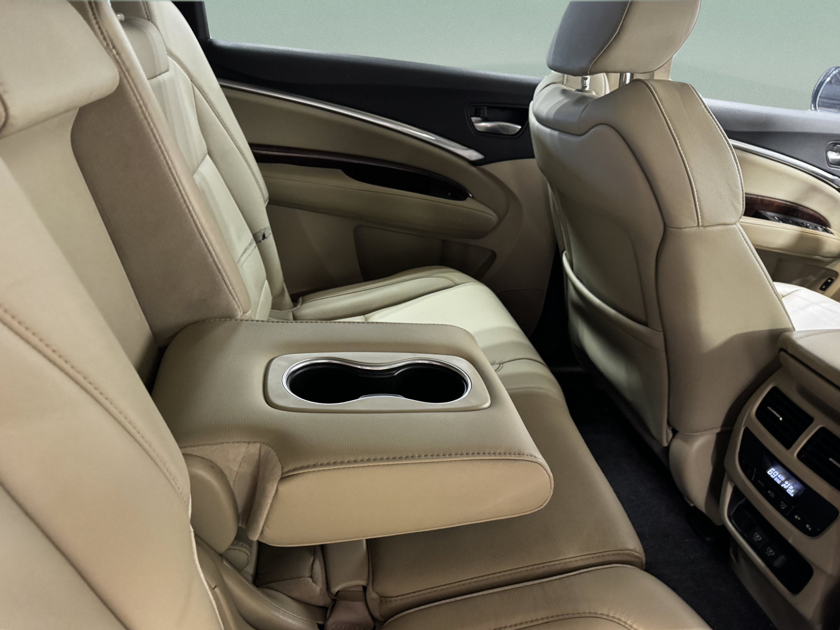 Certified 2018 Acura MDX w/ Technology Package FWD image 33