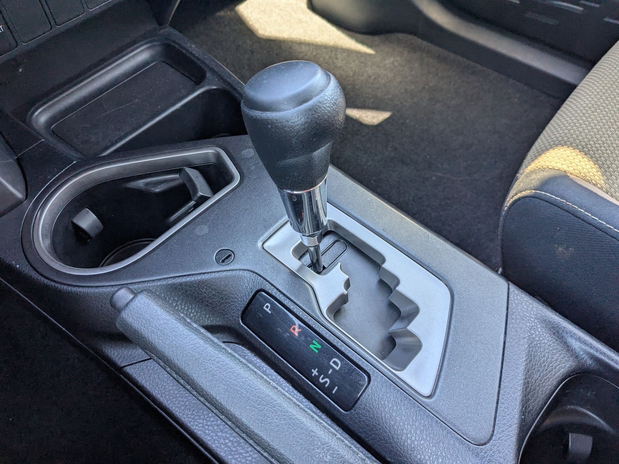 Used 2018 Toyota RAV4 XLE AWD/4WD image 29