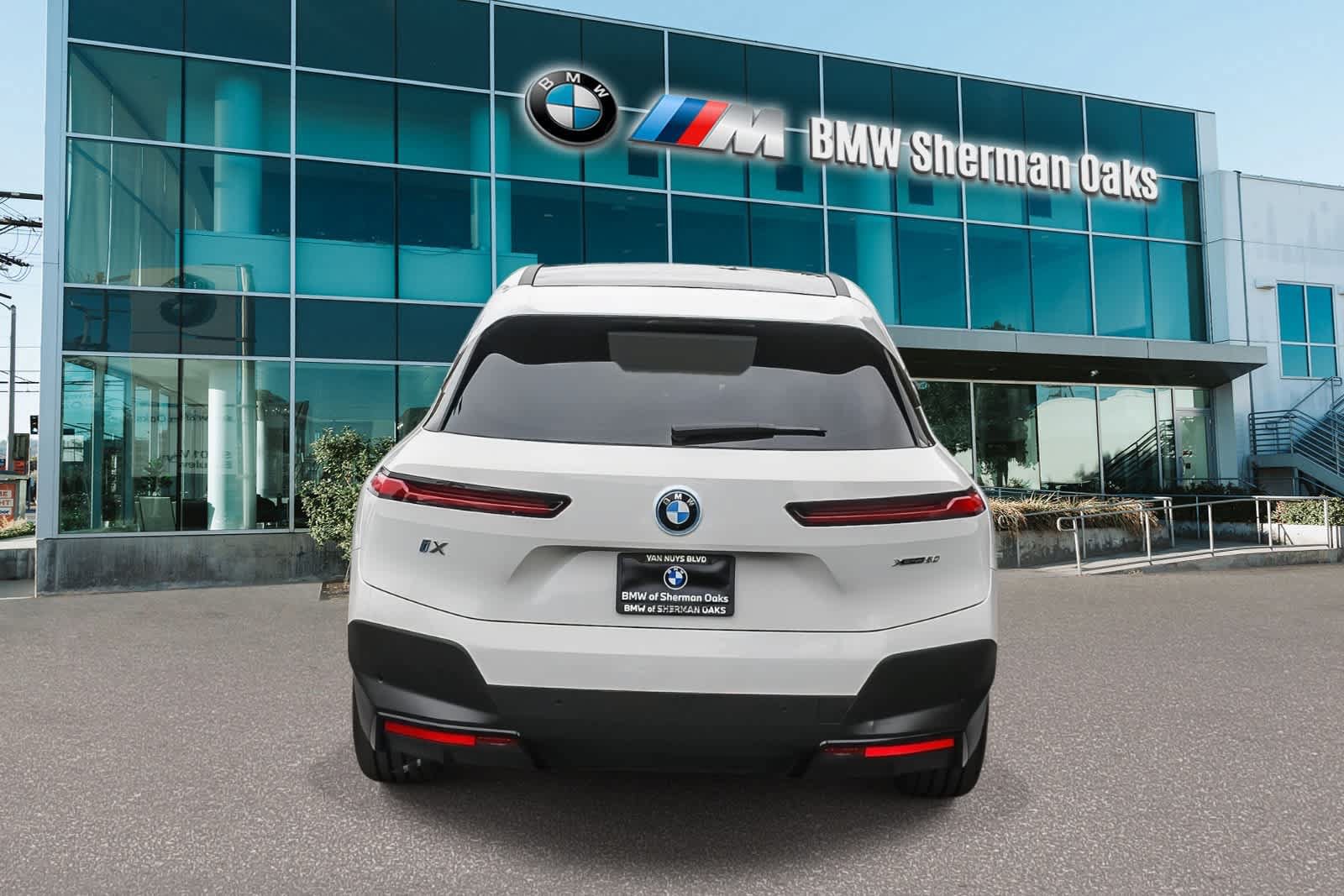 Certified 2023 BMW iX xDrive50 w/ Convenience Package AWD/4WD image 5
