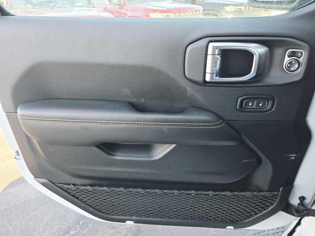 Used 2025 Jeep Wrangler Unlimited Sahara image 33