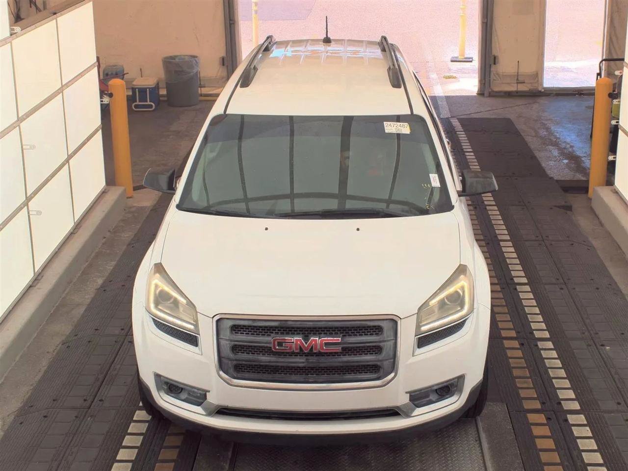 Used 2016 GMC Acadia SLE FWD image 2