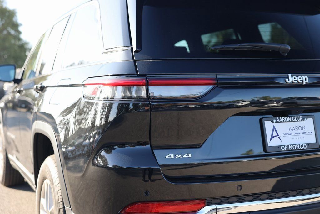 New 2025 Jeep Grand Cherokee Laredo X w/ Trailer Tow Package image 10