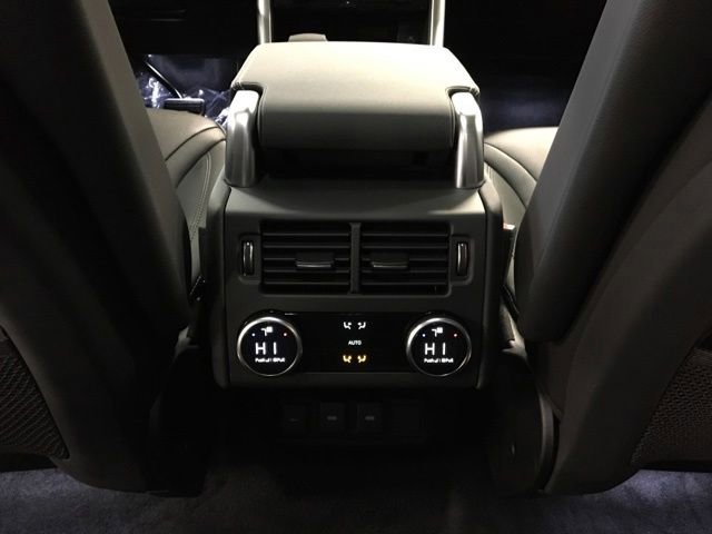 New 2024 Land Rover Discovery Dynamic SE image 24