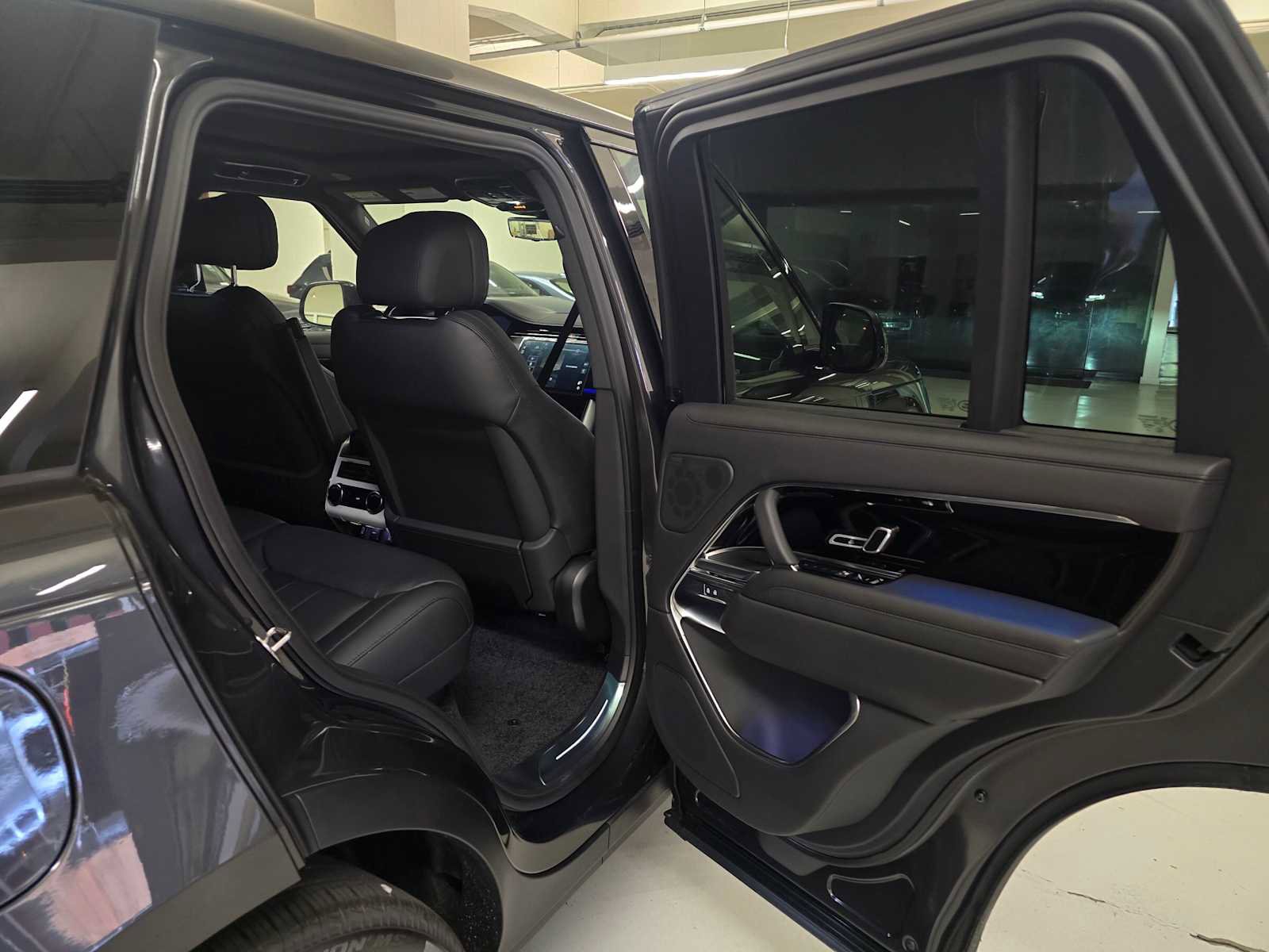 New 2026 Land Rover Range Rover SE image 14